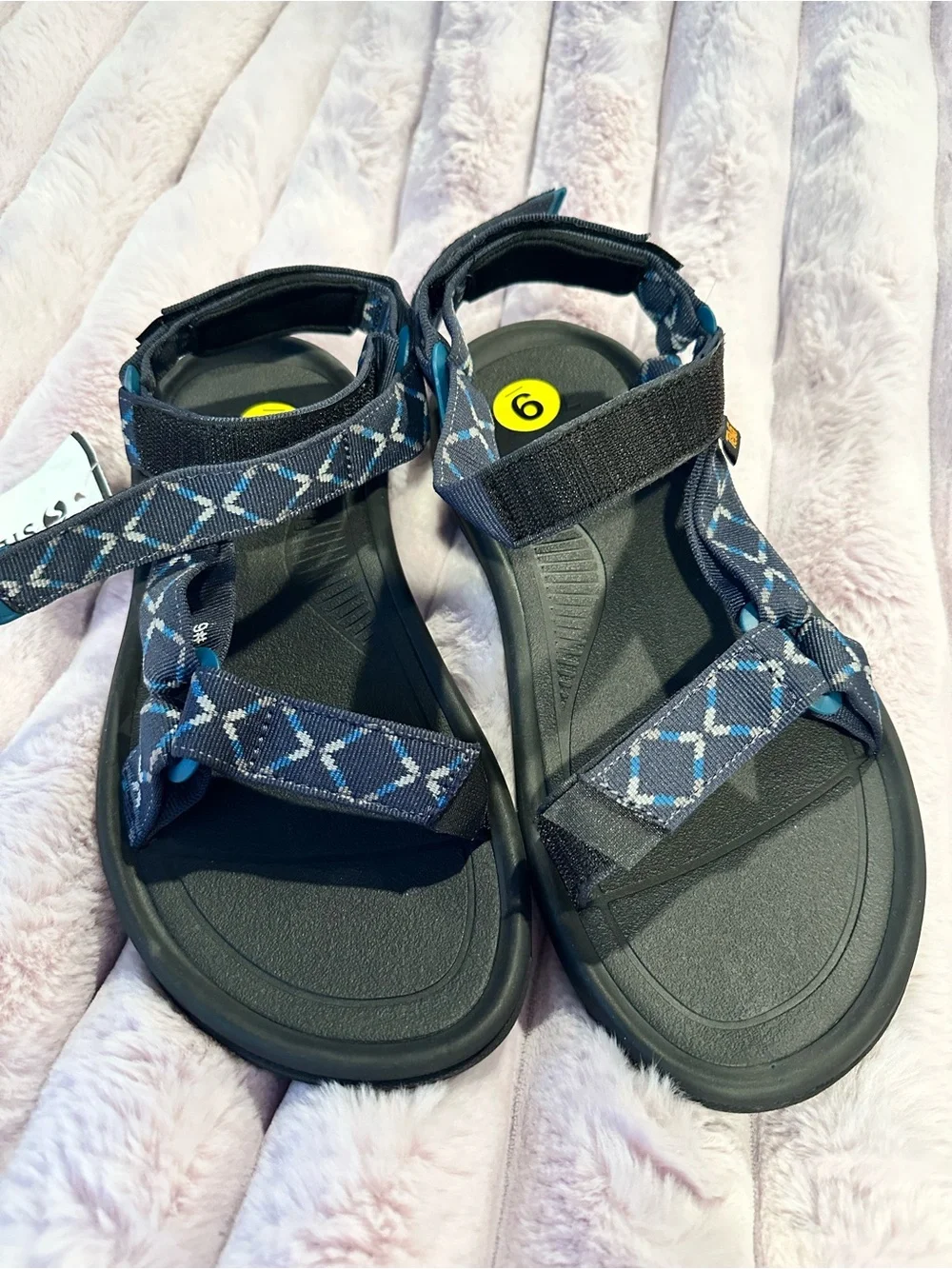 TEVA MENS 9 classic Velcro Strap Sandals Blue Geometric